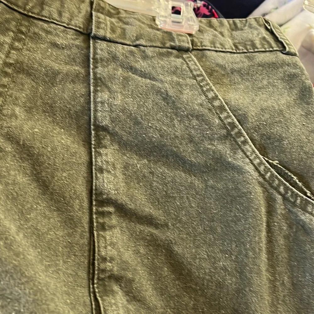 Vintage Men’s Banana Republic REAL Cargo pants. Camo Green. Size 36”w x 34”